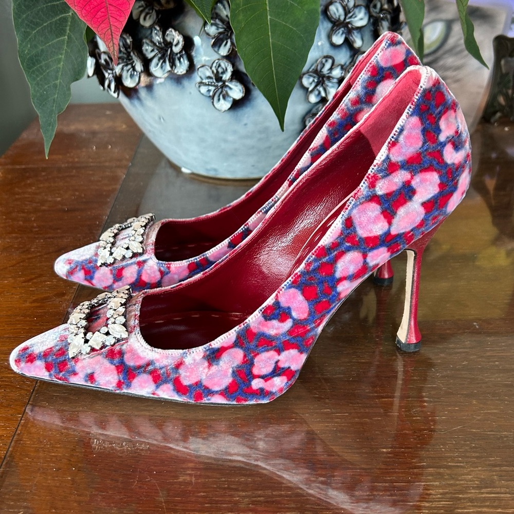 Rare Manolo Blahnik Crystal Velvet Heels New